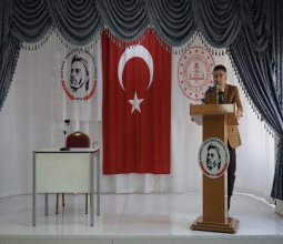 Dr. Ayten Canalp ve Rektör Prof. Dr. İdris Demir, Yunus Emre...