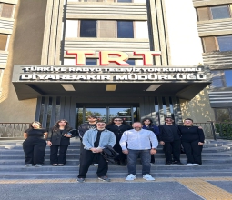 Üniversitemiz GSF Öğrencileri TRT GAP Radyosunda Canlı Yayında Konser Verdi...