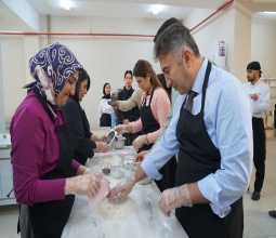 Üniversitemizde Üç Bin Yıllık Ballı Arpa Ekmeği Yapıldı...