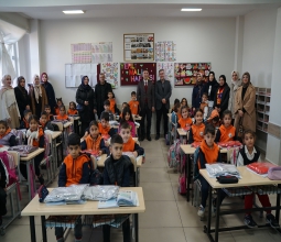 Üniversitemiz Öğrencilerinin El Emekleri Miniklere Hediye Oldu...