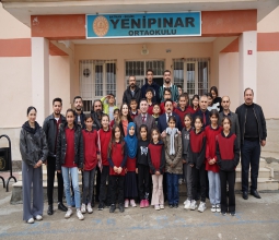 Üniversitemiz Akademisyen ve Öğrencilerinden Yenipınar Köyü İlkokul ve Ortaokuluna Renkli Oyun...