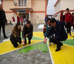 Üniversitemiz Akademisyen ve Öğrencilerinden Yenipınar Köyü İlkokul ve Ortaokuluna Renkli Oyun...