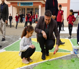 Üniversitemiz Akademisyen ve Öğrencilerinden Yenipınar Köyü İlkokul ve Ortaokuluna Renkli Oyun...