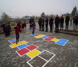 Üniversitemiz Akademisyen ve Öğrencilerinden Yenipınar Köyü İlkokul ve Ortaokuluna Renkli Oyun...