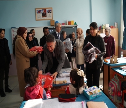 Üniversite Öğrencilerinden Kıbrıs Şehitleri İlkokulu Öğrencilerine Anlamlı Destek...