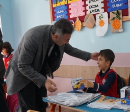 Üniversite Öğrencilerinden Kıbrıs Şehitleri İlkokulu Öğrencilerine Anlamlı Destek...