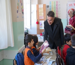 Rektörümüz Prof. Dr. Demir, Cemil Meriç İlkokulu Öğrencileriyle Buluştu ...