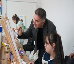 Üniversitemizden Engelli Aktif Yaşam Merkezinde Anlamlı Sanat Etkinliği...