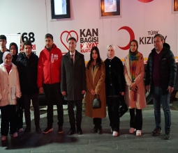 Üniversitemiz Öğrencilerinden Kan Bağışına Anlamlı Destek...