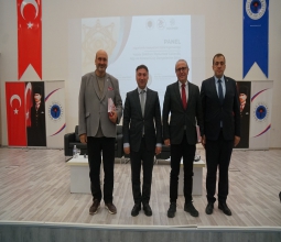 Üniversitemizde “Algoritmik Vesayetten Dijital Egemenliğe” Paneli Düzenlendi...